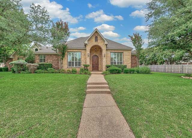 Property at 304 Chamberly Rd, Waco, TX 76712, 4 beds, 2.5 baths