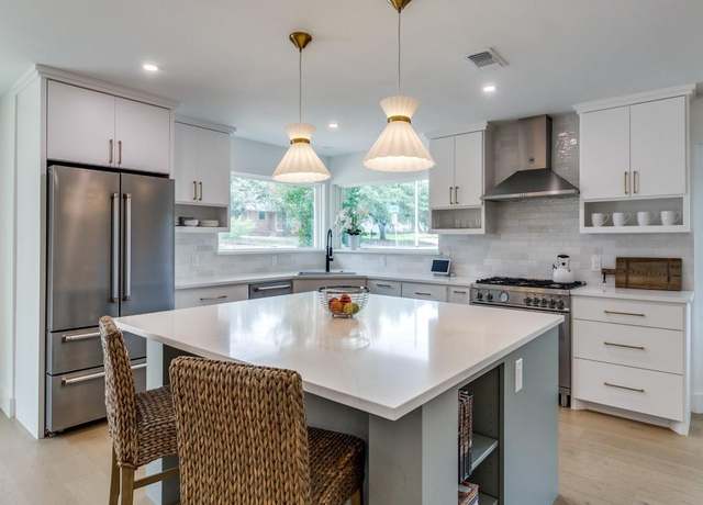 Property at 6417 Malcolm Dr, Dallas, TX 75214, 4 beds, 3 baths