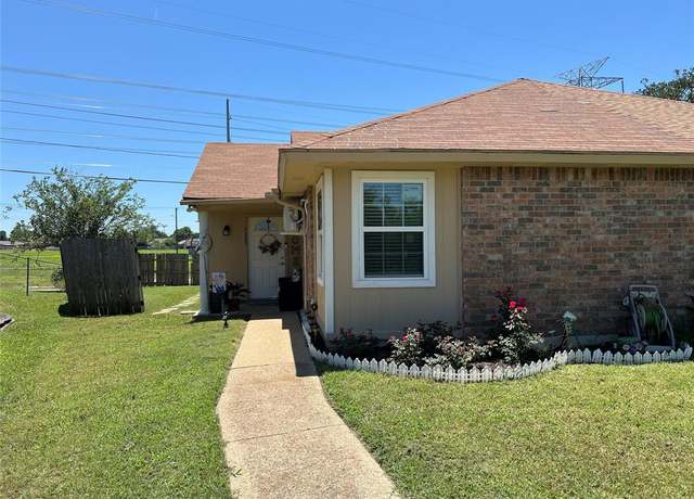 Property at 7305 Pineberry Rd, Dallas, TX 75249, 2 beds, 2 baths