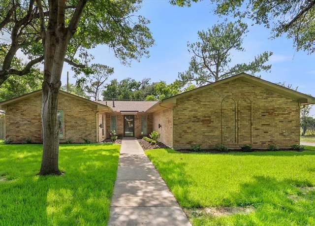 Property at 2000 Stacey Ct, Arlington, TX 76013, 3 beds, 2 baths