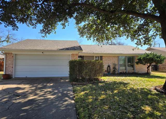 Property at 1120 Tobie Layne St, Benbrook, TX 76126, 3 beds, 2 baths