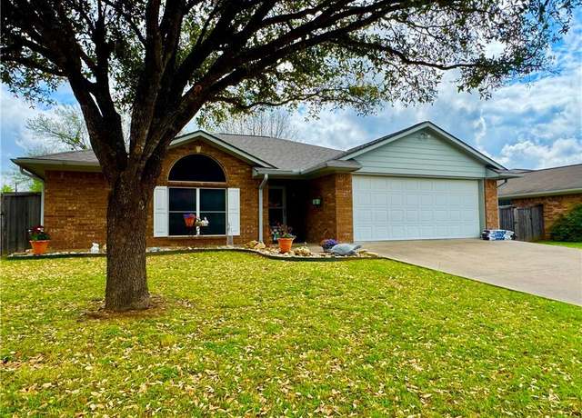 Property at 203 Oakwood Dr, Mexia, TX 76667, 3 beds, 2 baths