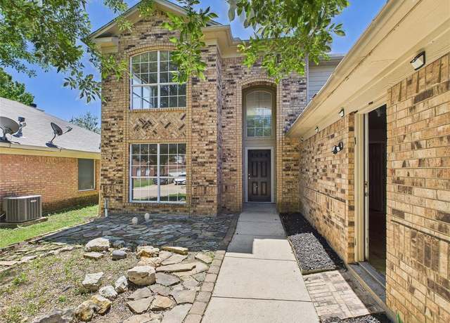 Property at 1117 Victoria Dr, Saginaw, TX 76131, 4 beds, 2.5 baths