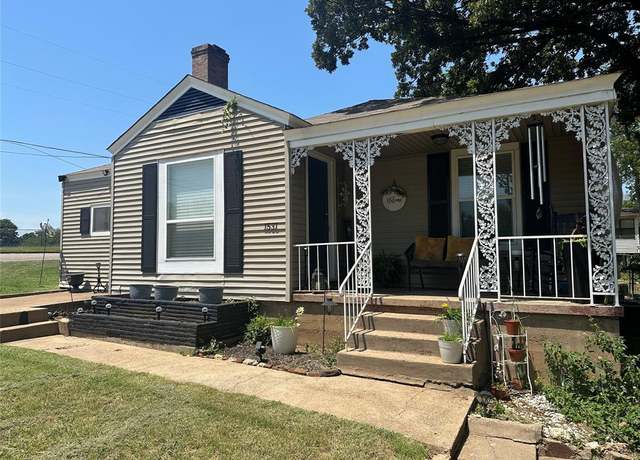 Property at 1531 W Mains St, Denison, TX 75020, 3 beds, 2 baths