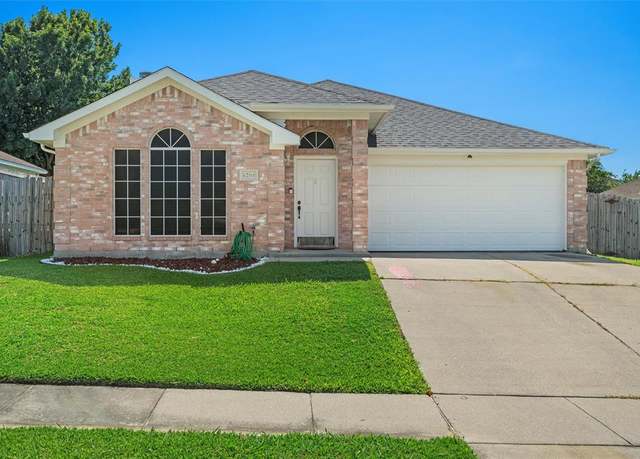 Property at 6204 Brookknoll Dr, Arlington, TX 76018, 3 beds, 2 baths