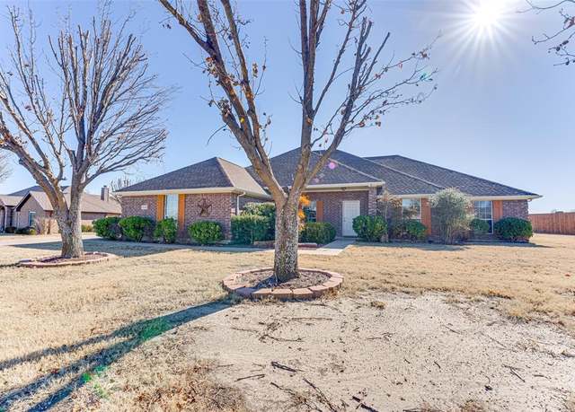 Property at 10110 Country View Ln, Forney, TX 75126, 4 beds, 2 baths