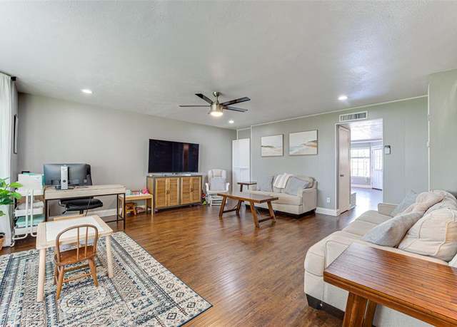 Property at 5808 Marina Dr #13, Garland, TX 75043, 2 beds, 2.5 baths