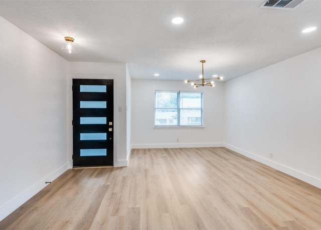 Property at 611 Cannon Dr, Euless, TX 76040, 3 beds, 2 baths