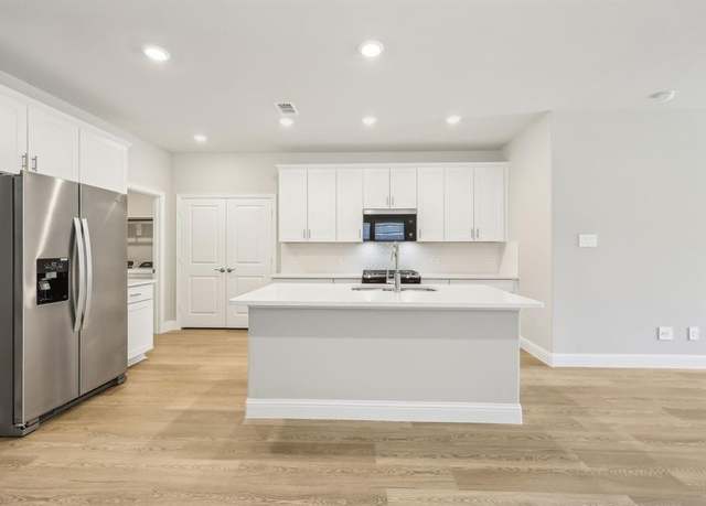 Property at 505 Willet Dr, Mckinney, TX 75069, 4 beds, 2.5 baths