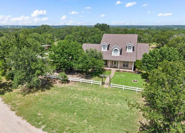 Property at 1833 Central Rd, Weatherford, TX 76088, 3 beds, 2.5 baths