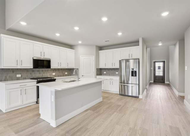 Property at 6601 Valley Lake Ln, Fort Worth, TX 76036, 5 beds, 3 baths