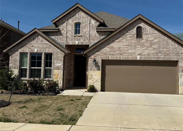 Property at 2609 Chevy Chase Dr, Denton, TX 76207, 4 beds, 3 baths