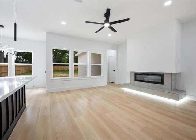 Property at 3900 De Maggio Ave, Dallas, TX 75210, 4 beds, 2 baths