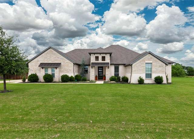 Property at 10908 Chriswood Dr, Crowley, TX 76036, 4 beds, 2.5 baths