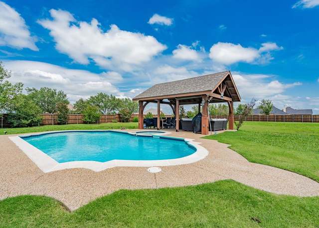 Property at 1005 Ruidoso Downs Dr, Talty, TX 75160, 4 beds, 2 baths