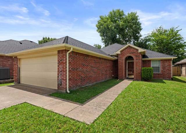 Property at 90 Elmwood Trl, Waxahachie, TX 75165, 3 beds, 2 baths