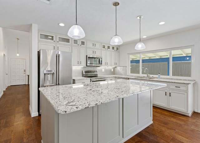Property at 511 Woodhurst Dr, Coppell, TX 75019, 3 beds, 2 baths