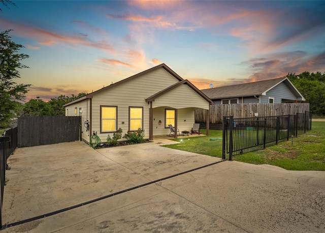 Property at 907 Colorado River Dr, Granbury, TX 76048, 3 beds, 2 baths