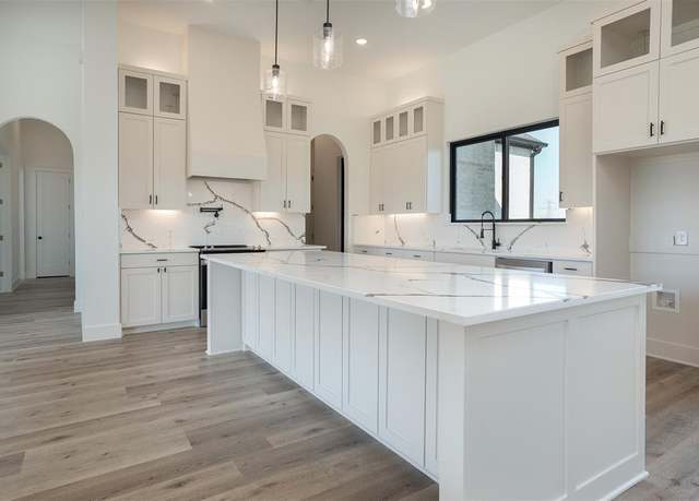 Property at 1440 Saguaro Trl, Joshua, TX 76058, 3 beds, 2.5 baths