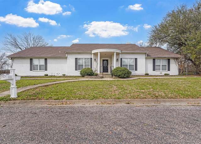 Property at 408 Gaddy St, Farmersville, TX 75442, 4 beds, 2.5 baths