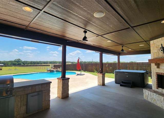 Property at 531 School House Rd, Paradise, TX 76073, 4 beds, 2.5 baths