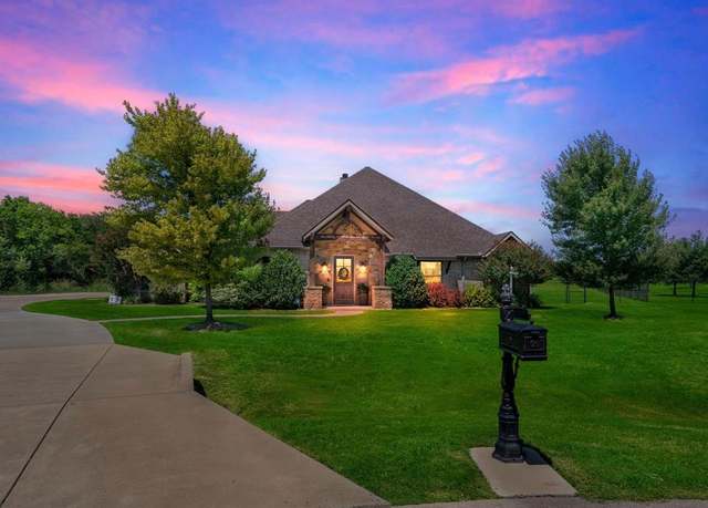 Property at 210 Walker Ct N, Waxahachie, TX 75167, 4 beds, 3 baths