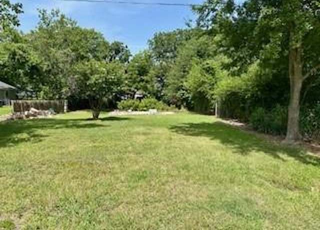 Property at 205 N Main St, Edgewood, TX 75117