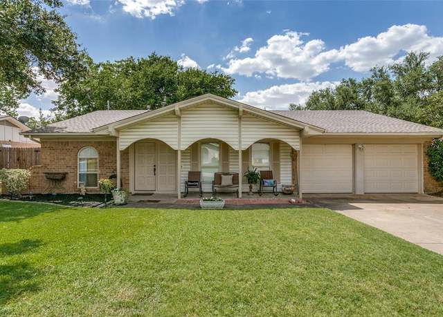 Property at 2133 Mountainview Dr, Hurst, TX 76054, 3 beds, 2 baths