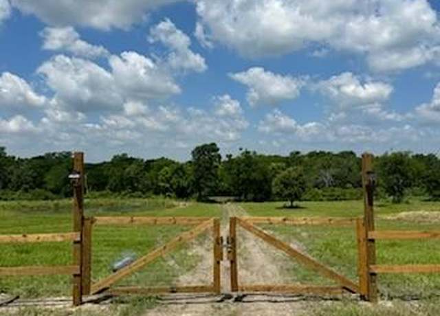 Property at 1725 N 10th St, Honey Grove, TX 75446