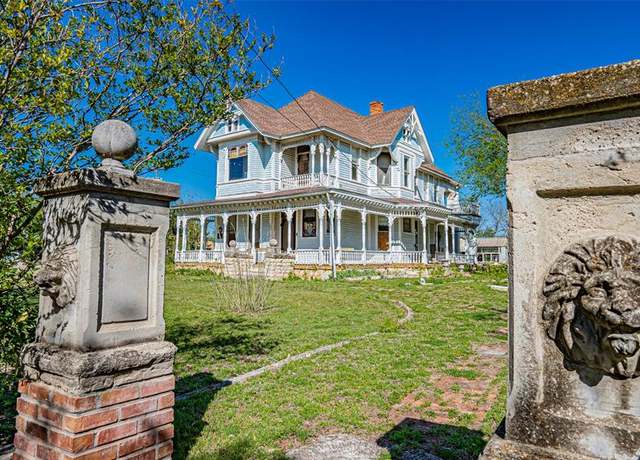 Property at 261 N Grafton St, Dublin, TX 76446, 5 beds, 1.5 baths