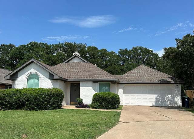 Property at 1104 Oak Tree St, Denton, TX 76209, 3 beds, 2 baths