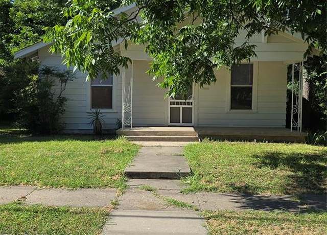 Property at 702 Schmitz Ave, Denton, TX 76209, 3 beds, 1 bath