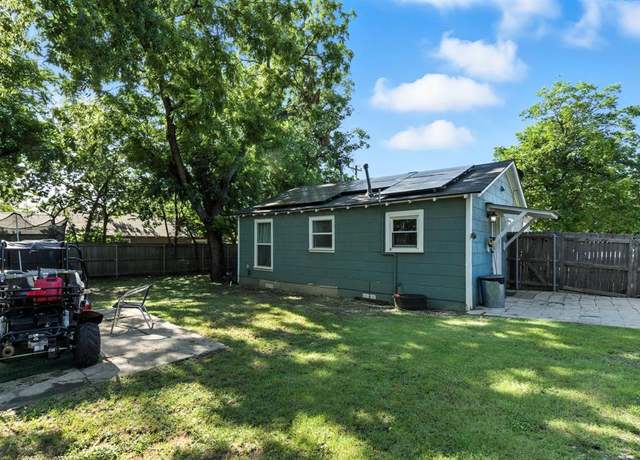 Property at 116 W 7th St, Weatherford, TX 76086, 2 beds, 1 bath