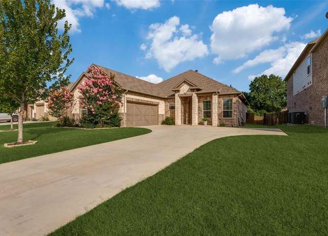 Property at 5819 Pamela Way, Grand Prairie, TX 75052, 3 beds, 2 baths
