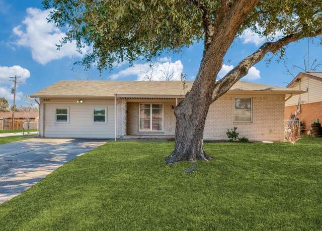 Property at 5801 Walraven Cir, Fort Worth, TX 76133, 4 beds, 3 baths