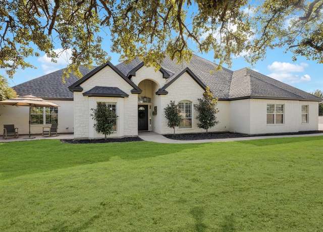 Property at 111 Sharla Smelley Rd, Weatherford, TX 76088, 4 beds, 3 baths
