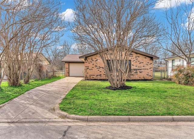 Property at 907 W Bridge, Granbury, TX 76048, 3 beds, 1.5 baths