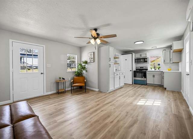 Property at 88 Live Oak St, Alvarado, TX 76009, 1 bed, 2 baths