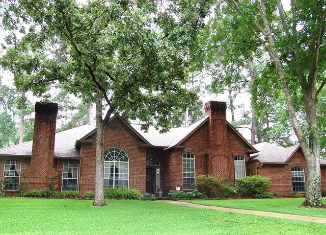 Property at 1683 Old Oak Dr, Tyler, TX 75703, 4 beds, 3 baths