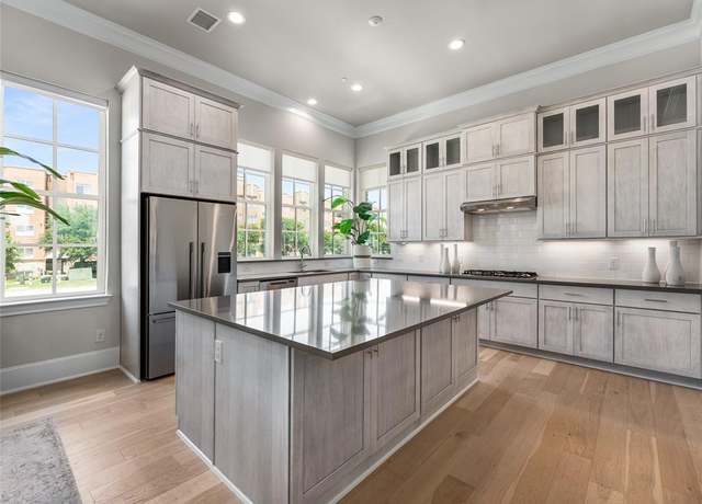 Property at 663 Baugh Dr, Irving, TX 75039, 3 beds, 3.5 baths