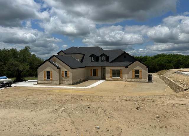 Property at 1045 Woodland Rd, Weatherford, TX 76088, 5 beds, 3.5 baths