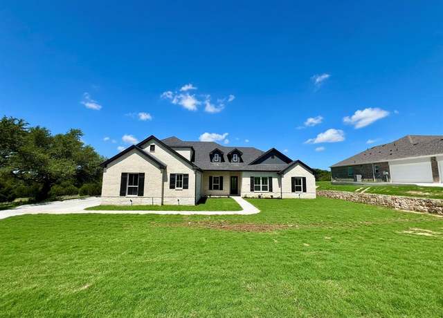 Property at 1045 Woodland Rd, Weatherford, TX 76088, 5 beds, 3.5 baths