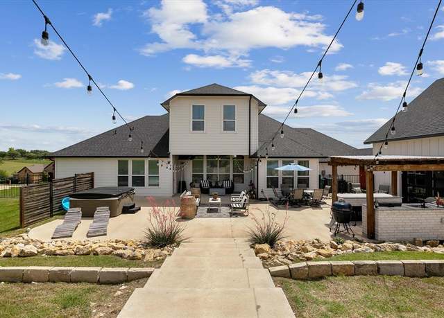 Property at 10601 Los Rios Dr, Fort Worth, TX 76179, 4 beds, 2 baths