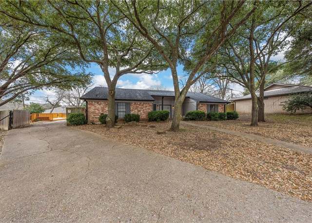 Property at 133 Crestwood Dr, Hewitt, TX 76643, 3 beds, 2 baths