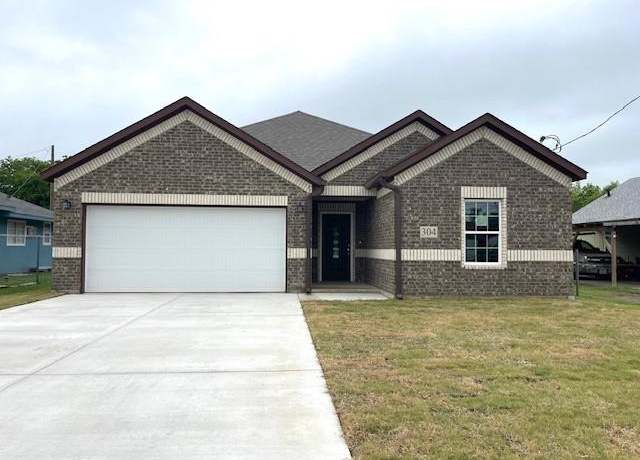 Property at 304 Avenue D, Ennis, TX 75119, 3 beds, 2 baths