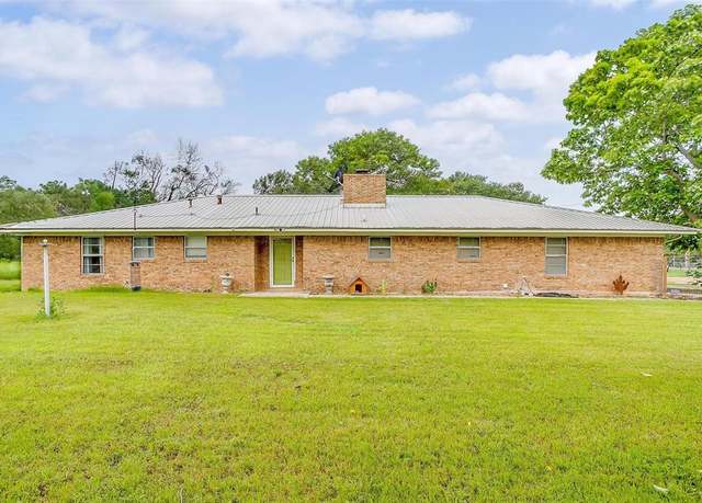 Property at 4601 Azle Hwy, Weatherford, TX 76085, 3 beds, 2 baths