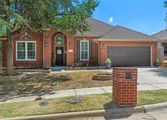 Property at 4716 Stockwood Dr, Fort Worth, TX 76135, 3 beds, 2 baths