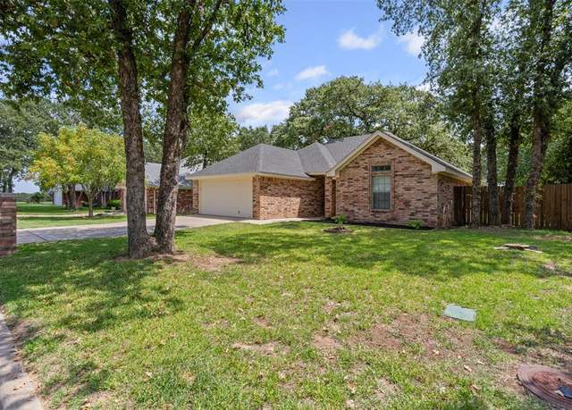 Property at 1830 Rayna Dr, Weatherford, TX 76086, 3 beds, 2 baths