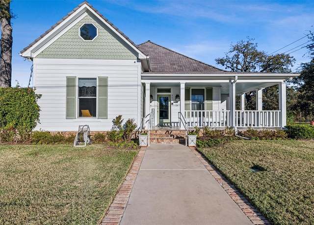 Property at 907 S Robinson St, Cleburne, TX 76031, 3 beds, 3 baths