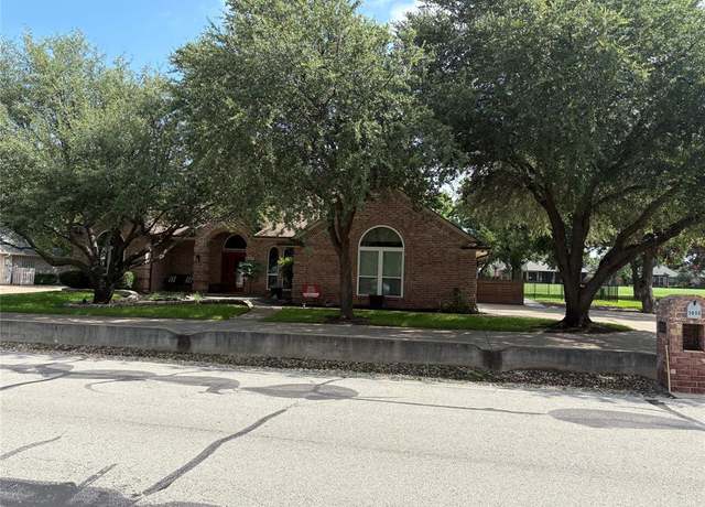 Property at 5800 Nutcracker Dr, Granbury, TX 76049, 3 beds, 2 baths